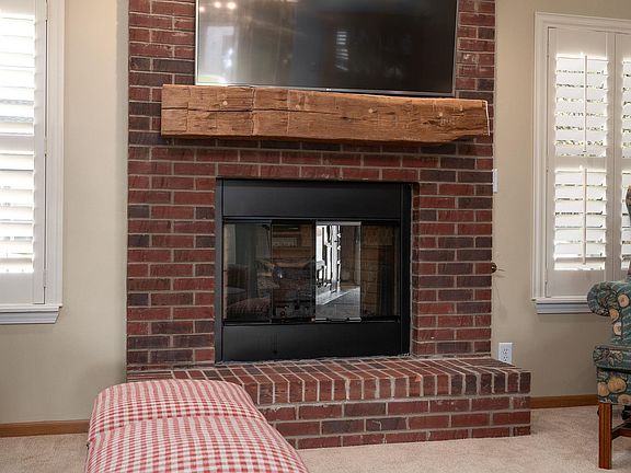 5th image of 394 Chapelhill Dr