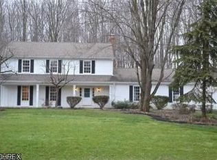 107 Countryside Dr, Chagrin Falls, OH 44022