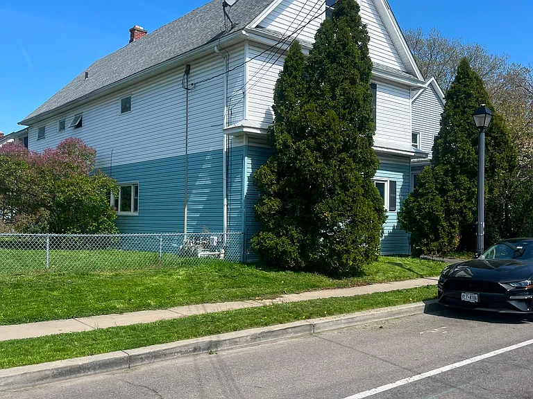 1179 Tonawanda St — Photo 2