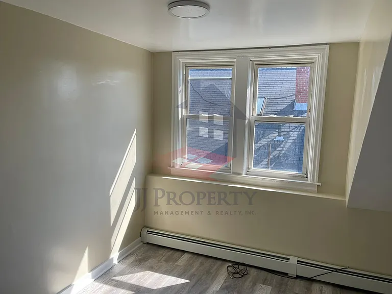 31 Hawthorne St #3 — Photo 7