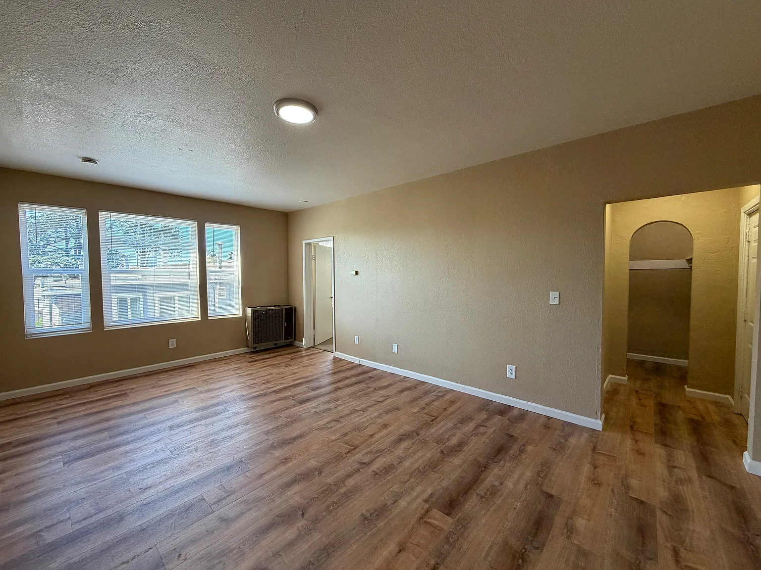 19th Street Apartments — Photo 2