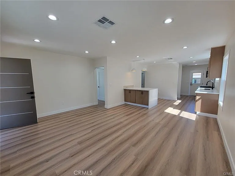 3140 Golden Ave — Photo 5