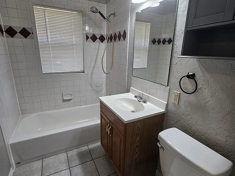 1446 NW 22nd St — Photo 10