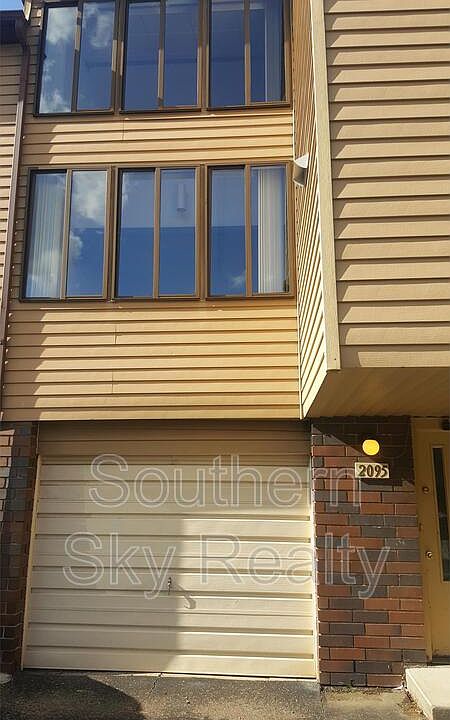 1st image of 2095 Penguin Ave