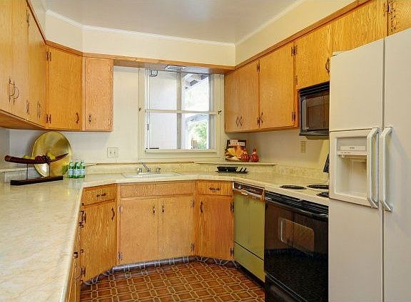 5th image of 2766 Sussex Way