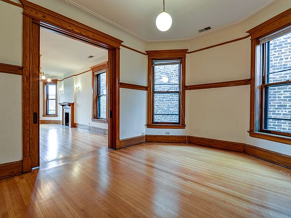 2nd image of 925 W Newport Ave APT 3