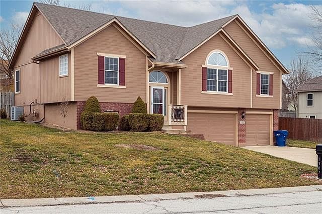 1st image of 1307 SE Highview Dr