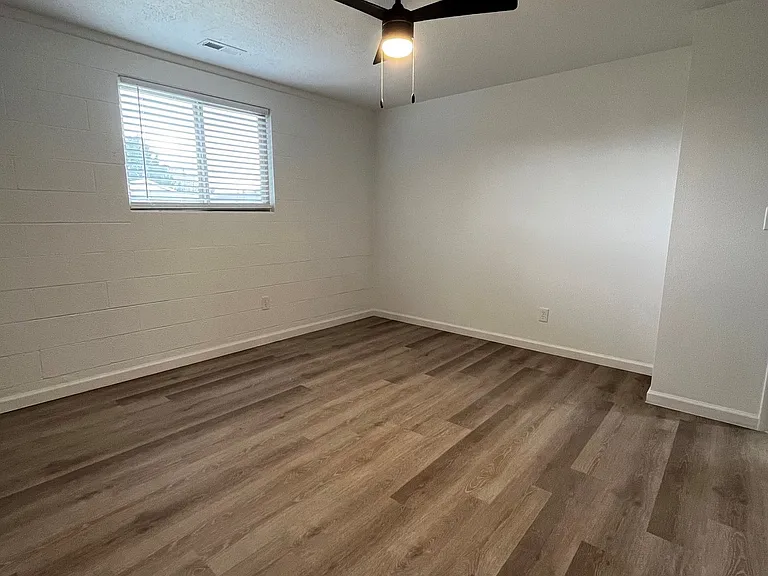254 N 700 W — Photo 22
