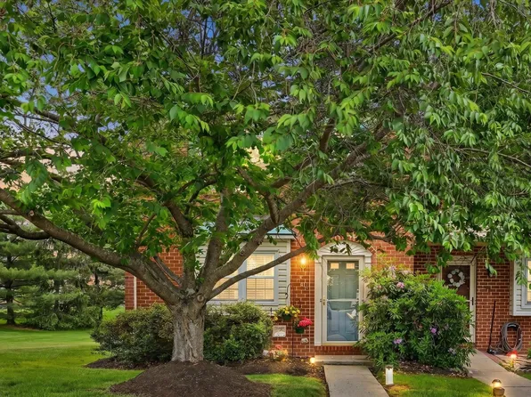 701 Village Green Dr, Gilbertsville, PA 19525