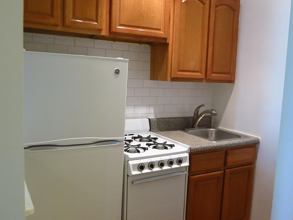 1st image of 407 E 78th St Ofc 1