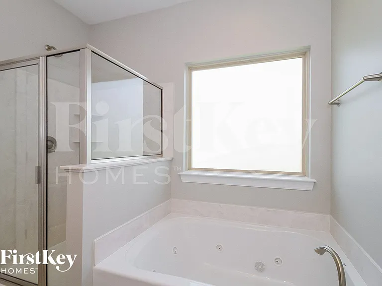 114 Rosemont Ln — Photo 11