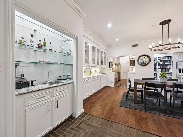 2220 Fulham Ct — Photo 5