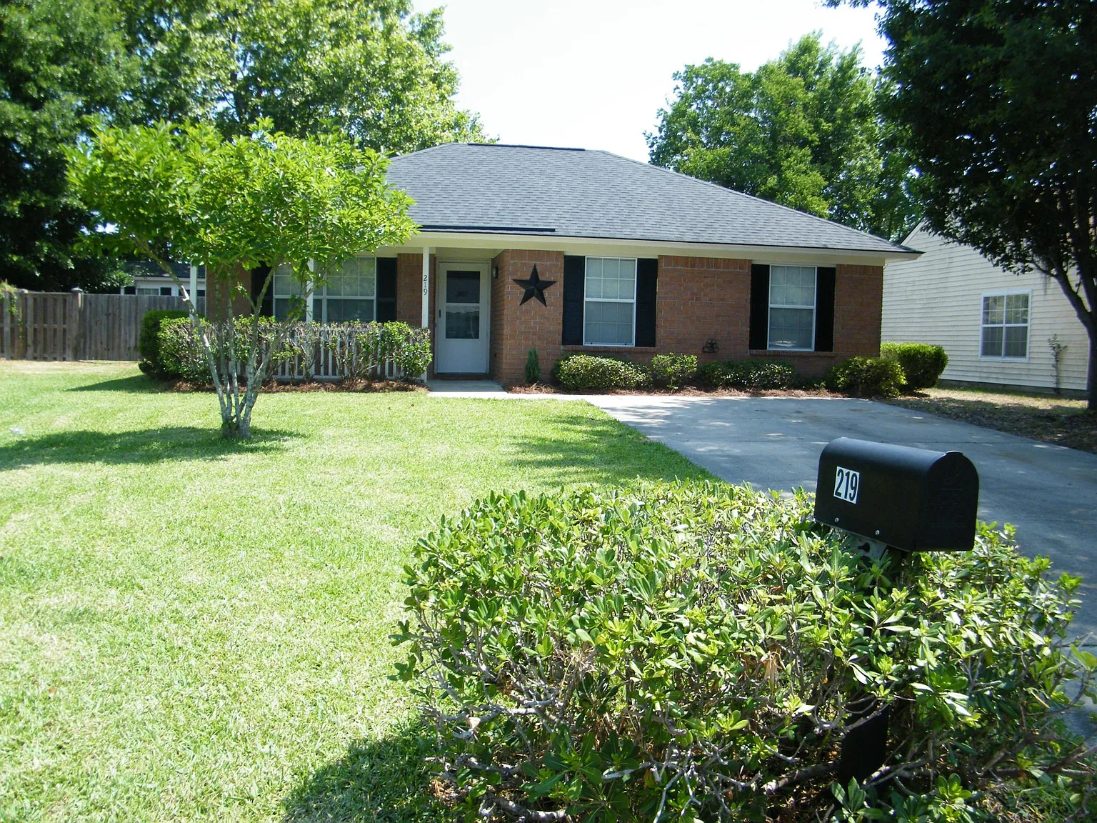 3 bed, 1200 sqft, $2,000 — Photo 1