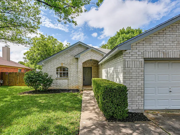 15009 Big Falls Dr — Photo 3