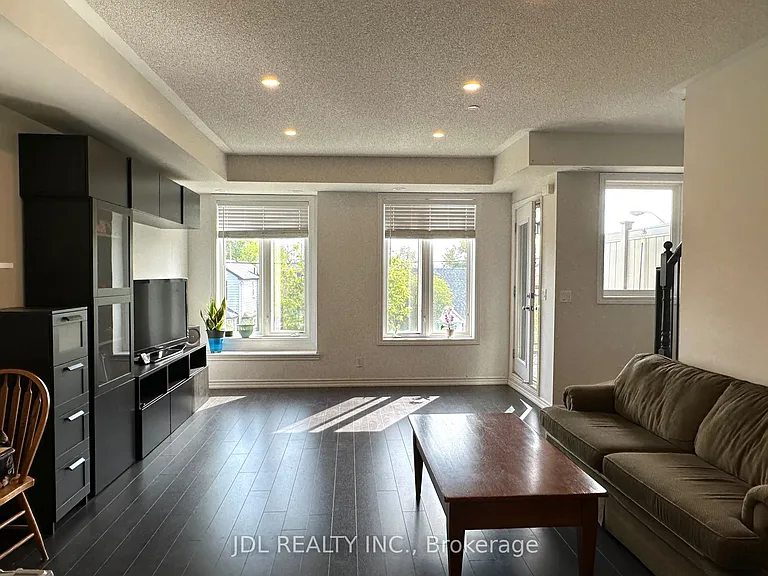 10 Carnation Ave #7 — Photo 4