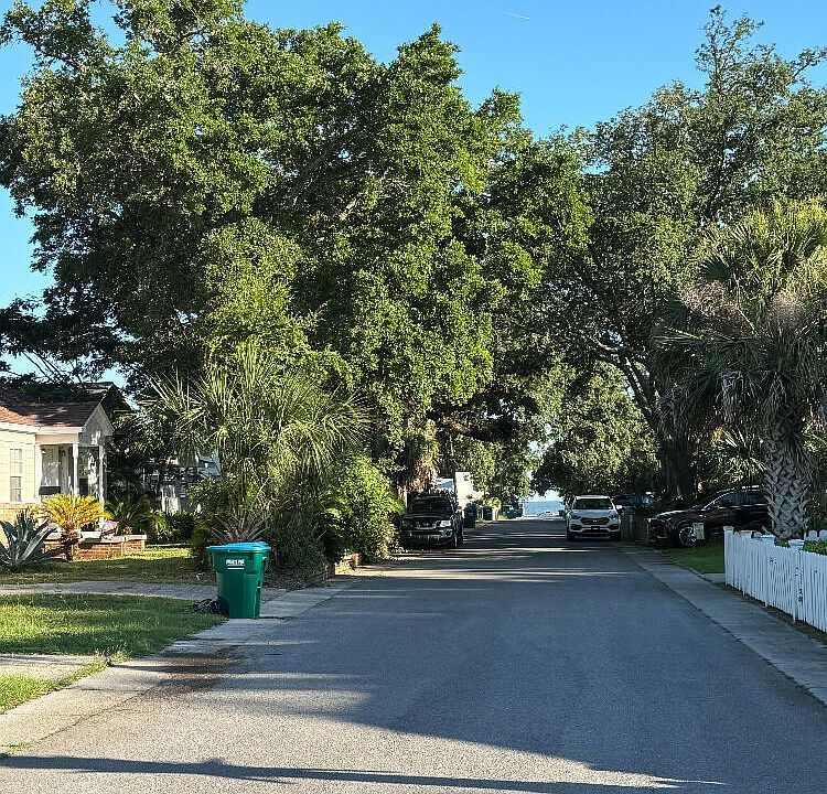 2nd image of 196 Markham Dr