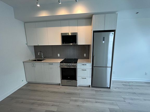 3rd image of 1791 Saint Clair Ave W #513