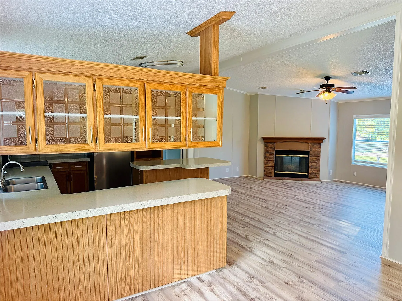 3 bed, 2.0 bath, 1904 sqft, $1,550 — Photo 3