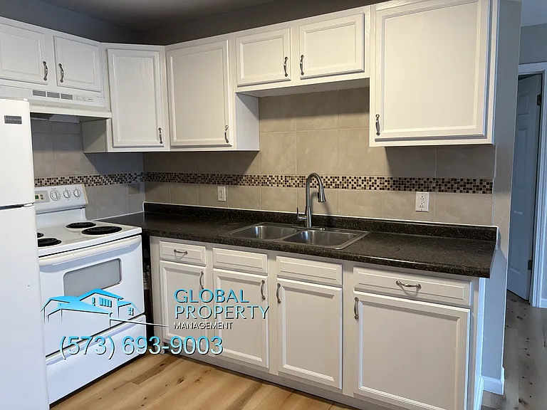Lakefront Apartments — Photo 26