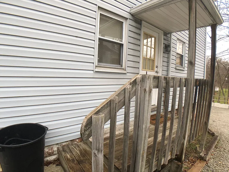 995 E Maiden St — Photo 18