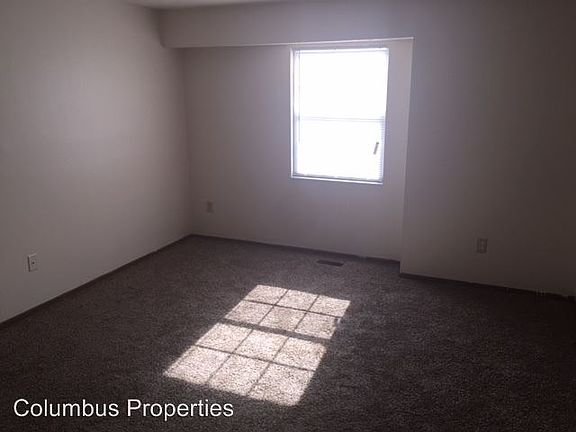 4th image of 952 Hidden Acres Ct