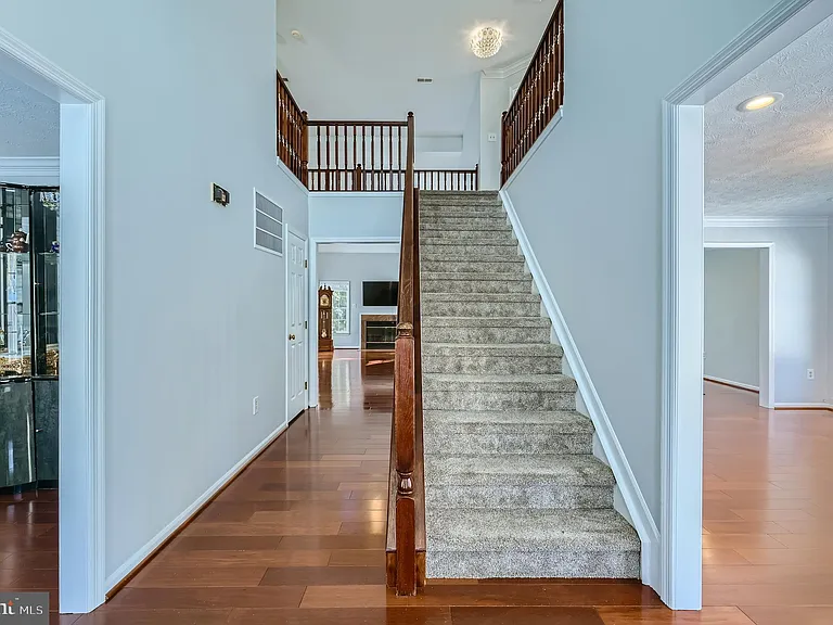 8 Sapphire Hill Ct — Photo 3