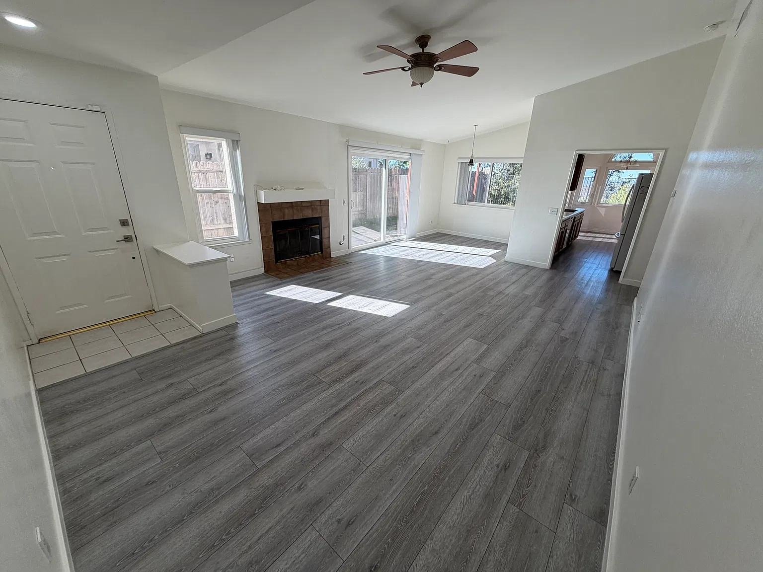 3 bed, 1365 sqft, $3,500 — Photo 4