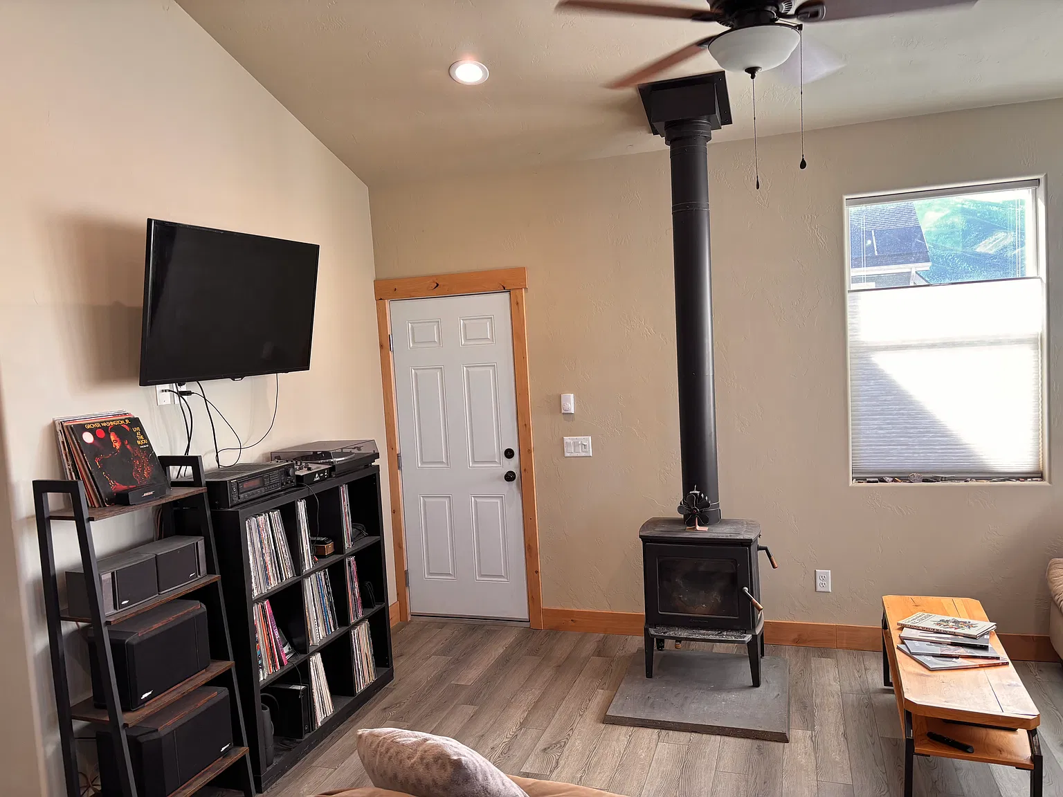 2 bed, 960 sqft, $2,400 — Photo 3