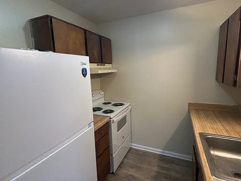 326 W Starmount Ave #11 — Photo 2