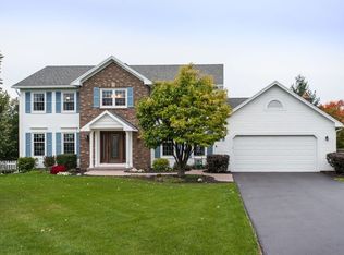2 Kirkby Trl, Fairport, NY 14450