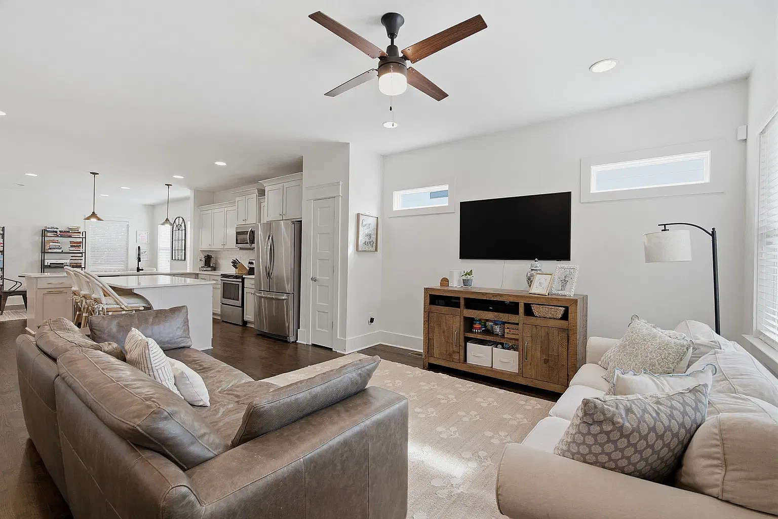 3 bed, 1881 sqft, $2,895 — Photo 4