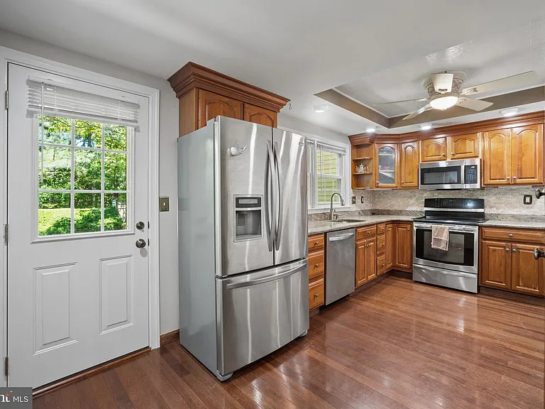9405 Chatteroy Pl — Photo 11