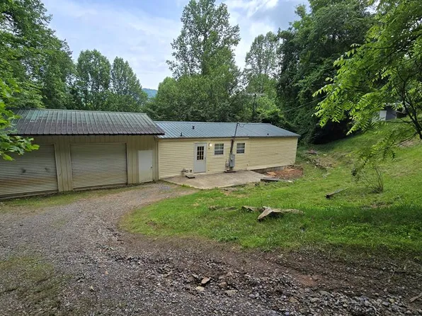 300 Lightning Bug Ln, Waynesville, NC 28786