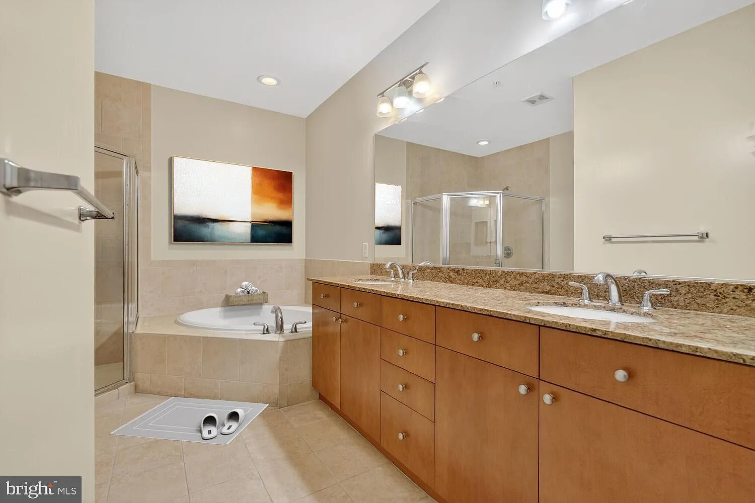 444 W Broad St — Photo 4