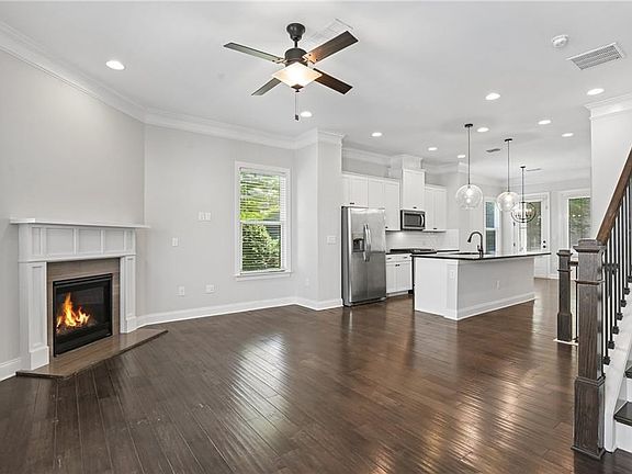 3rd image of 511 Morningtide Way NE