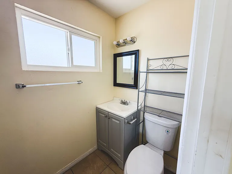 730 Mission Grove Pl — Photo 16
