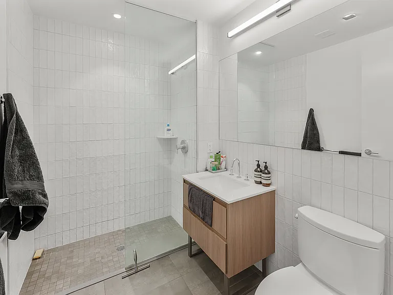 10-25 Jackson Ave #6B — Photo 12