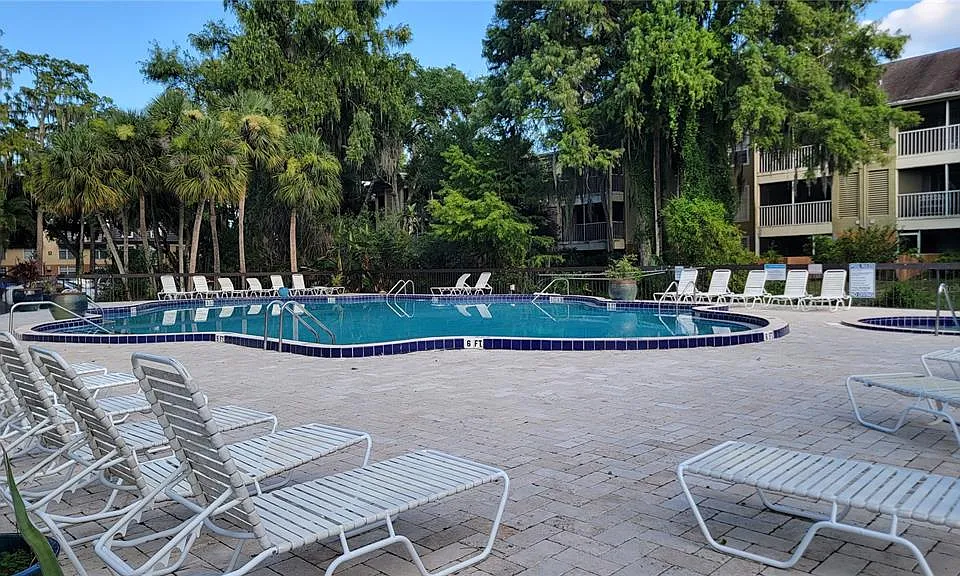 4023 Versailles Dr #4023F