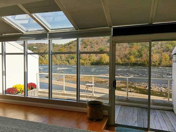 Master bedroom atrium views!
