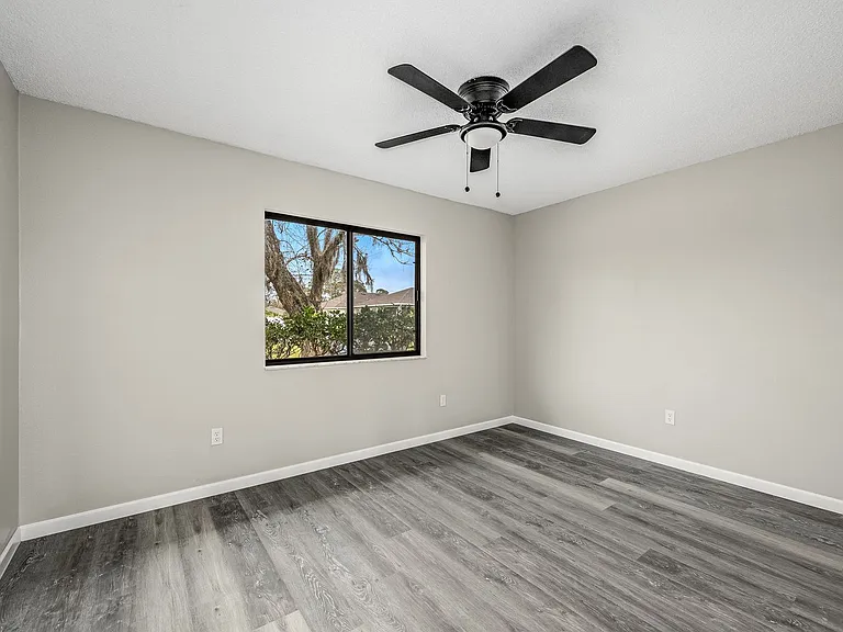 1430 Valerius St SE — Photo 16