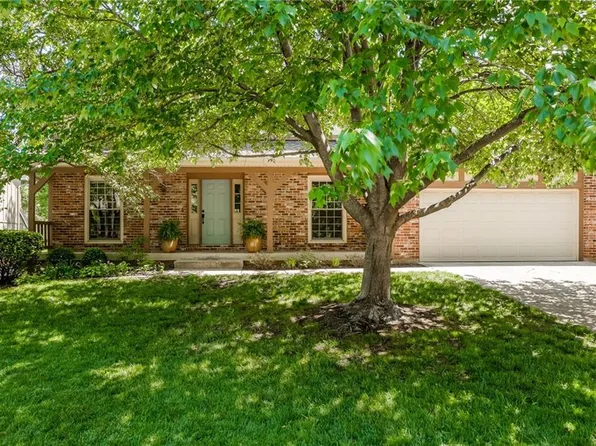 11721 Woodward St, Overland Park, KS 66210