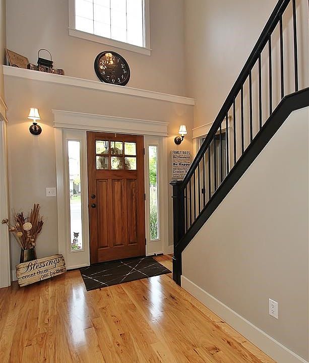 Gorgeous entry 