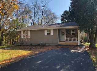 427 Hemlock Dr, Petersburg, IL