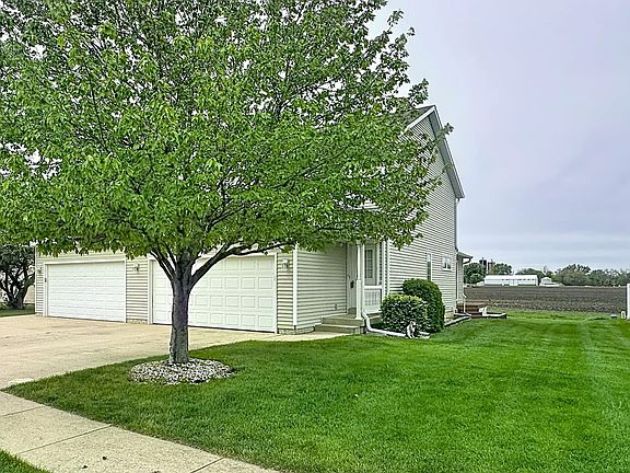 3rd image of 721 Ash Dr