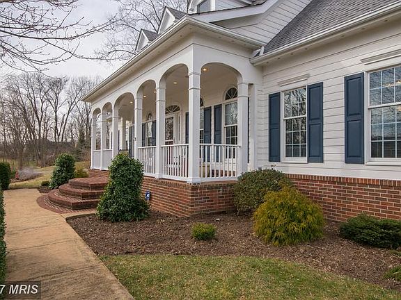 3rd image of 21 Greystone Dr