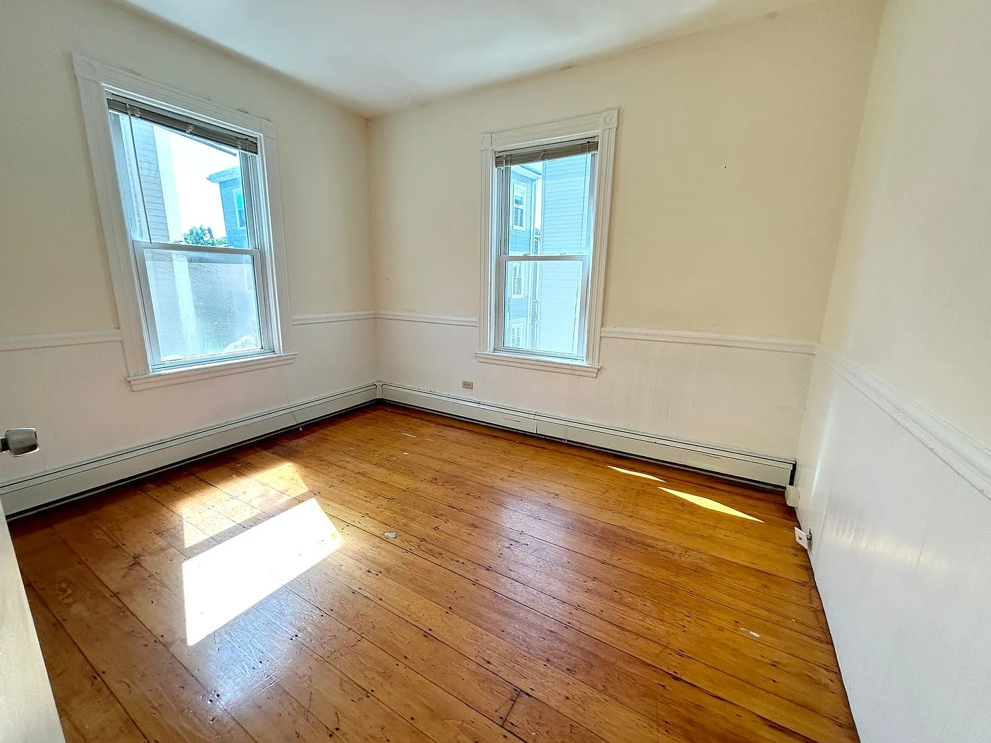 Huge 4-Bed on Folsom Ave Prime Mission Hill Location with 1.5 Baths + Parking Available — Photo 2