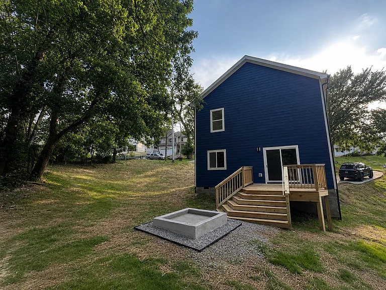 421 Oak St — Photo 17