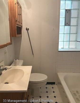 3rd image of 2129 N Winchester Ave #G