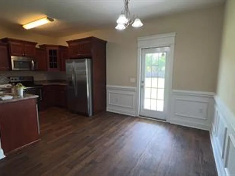 241 Miller St NE — Photo 17