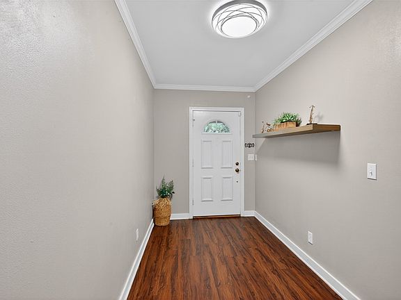 3rd image of 136 Lynn Ave